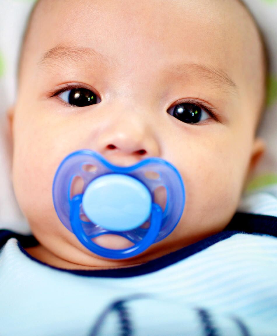 Breastfeeding Moms, You Shouldn't Feel Guilty About Pacifiers