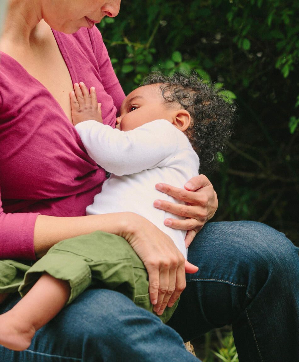 13 breastfeeding products our editors can't live without - Motherly