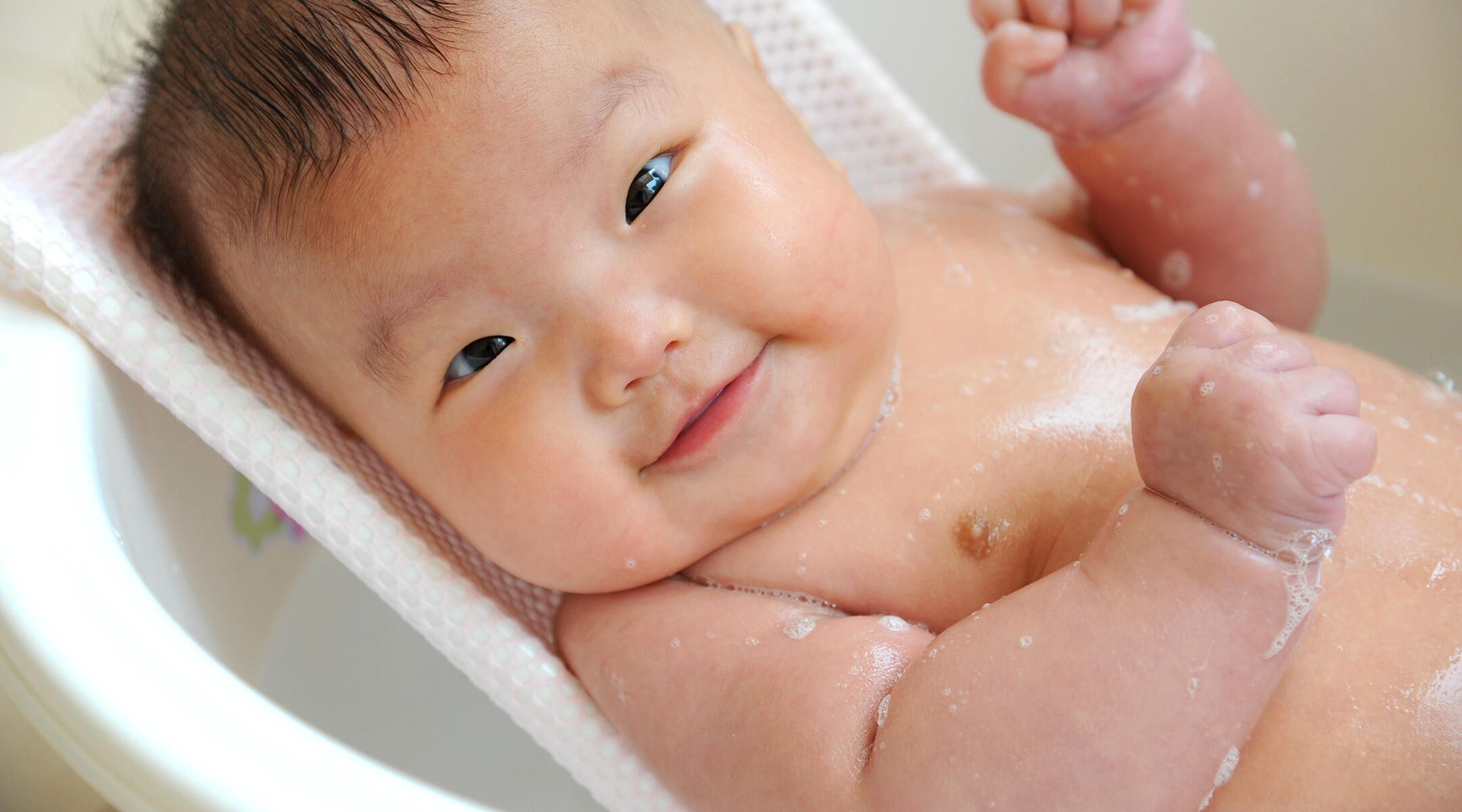 how warm should newborn bath be