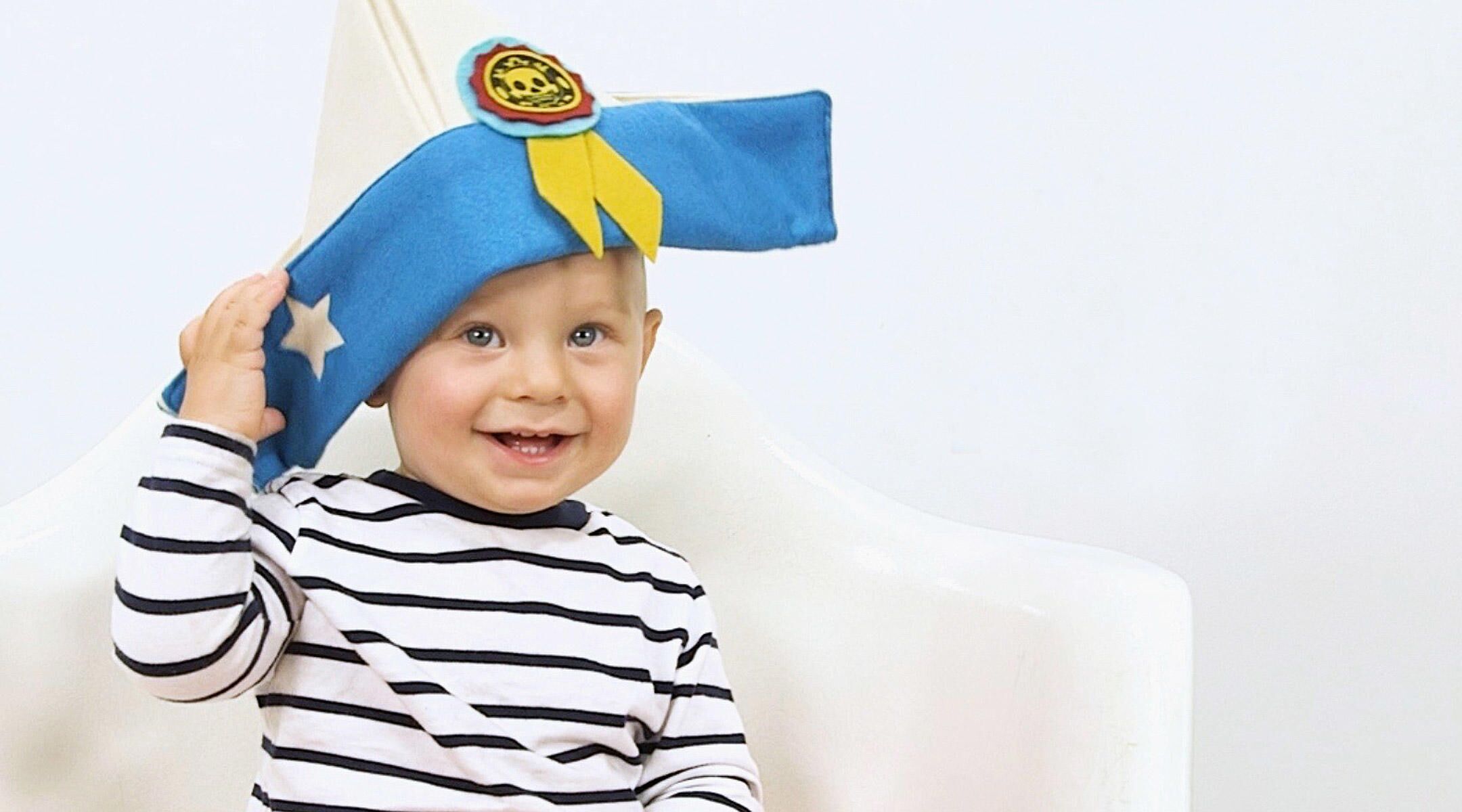 DIY Easy Pirate Costume for $7 (No Sew Pirate Costumes for Pretend Play or  Halloween Party)