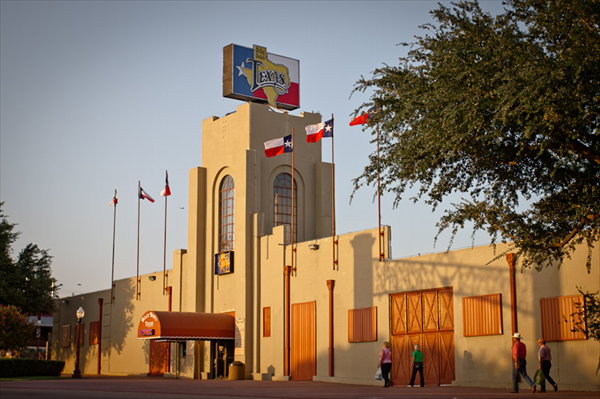 Stockyards Nightlife offers Saloons, Live Music and Dancing