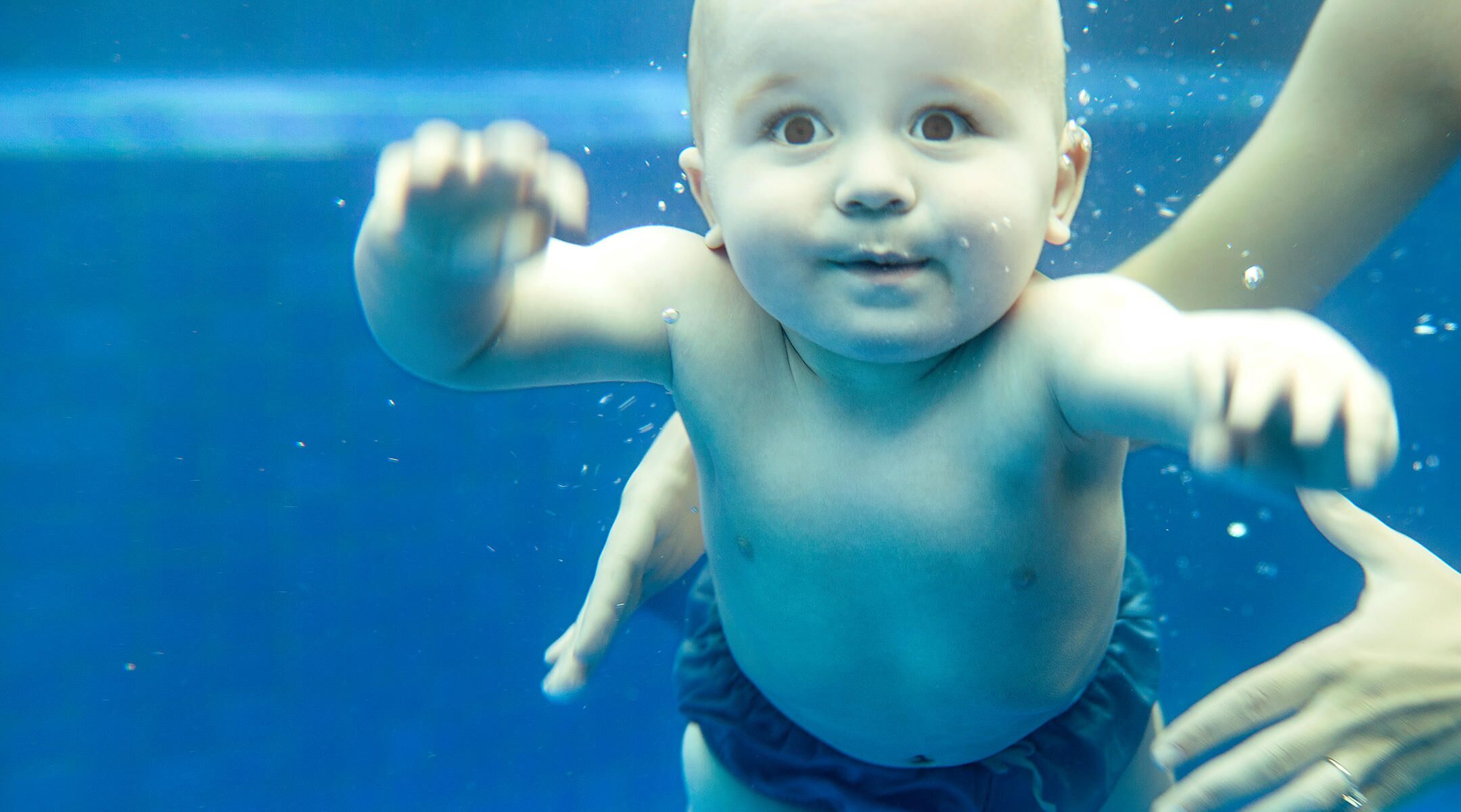 Infant Self-Rescue Courses Teach Baby to Swim Alone