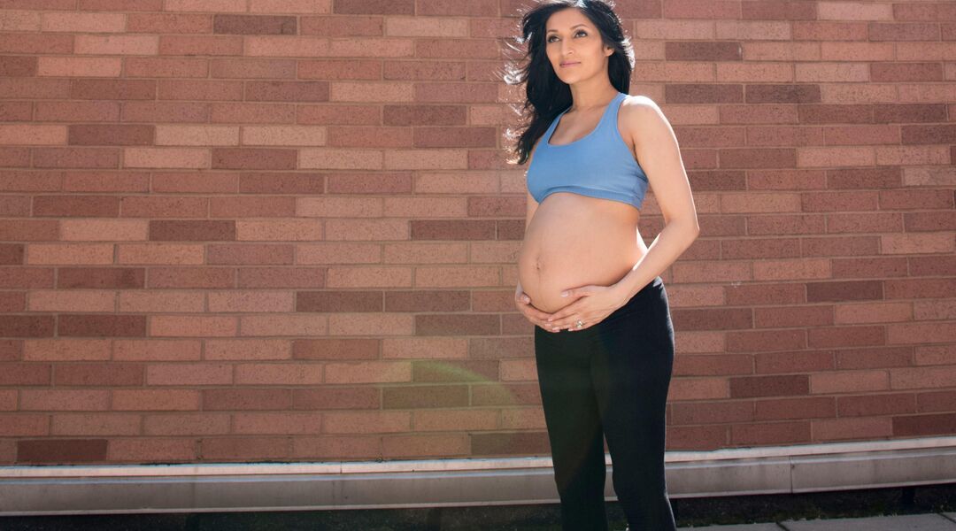 pregnant woman exercising outside to make baby smarter