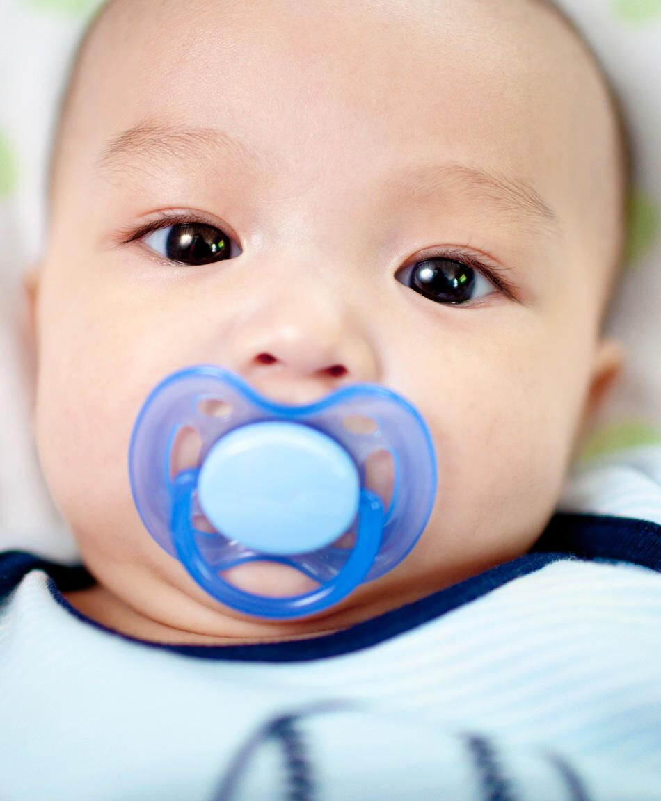 newborn dark grey eyes